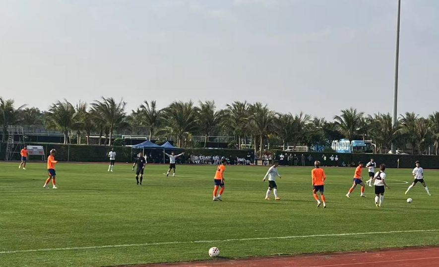 爱游戏平台体验-热身赛山东泰山1比2被大连逆转，新星内切远射破门，两套阵容出场