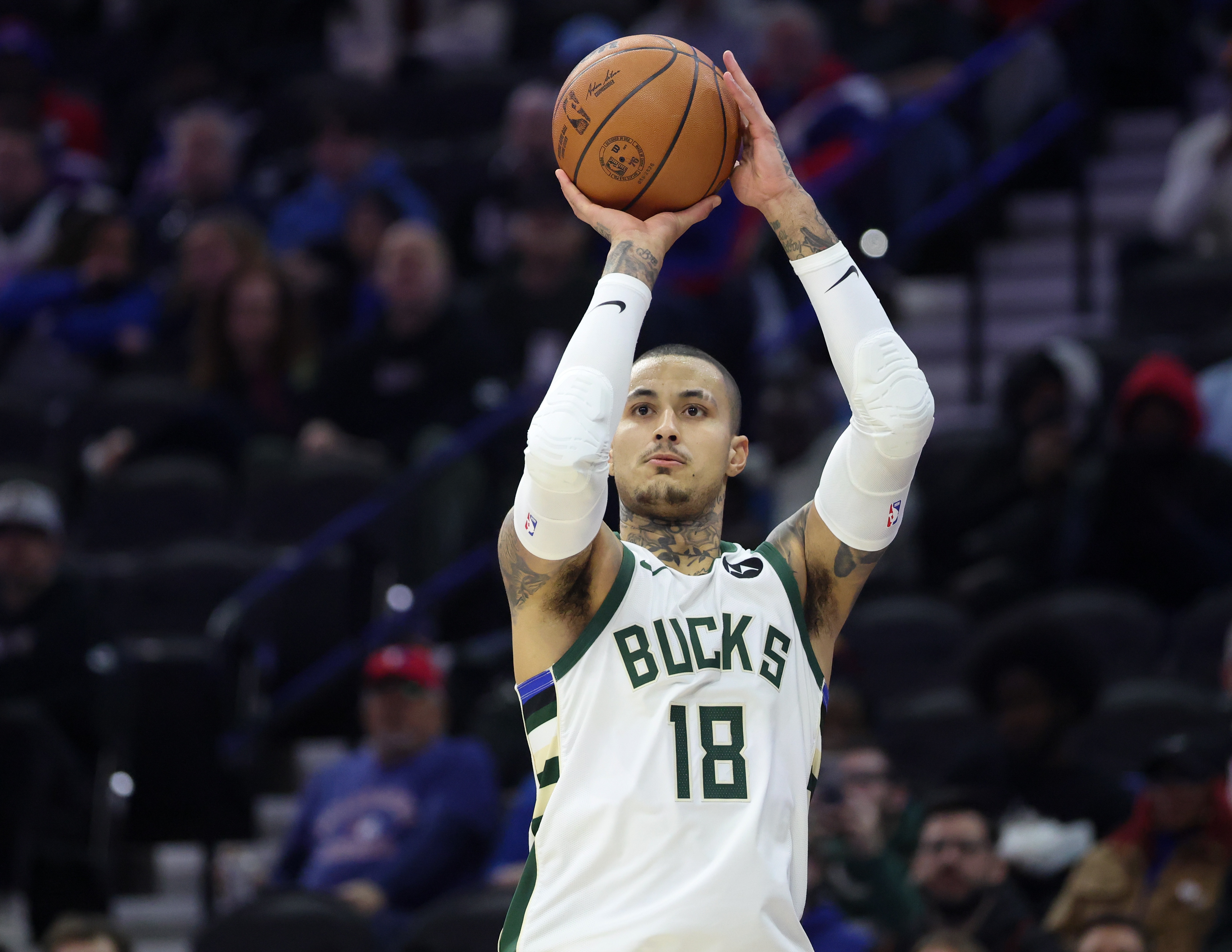 爱游戏娱乐-马哥杀疯了！库兹马第三节怒轰16分 三节砍下31分平赛季最高